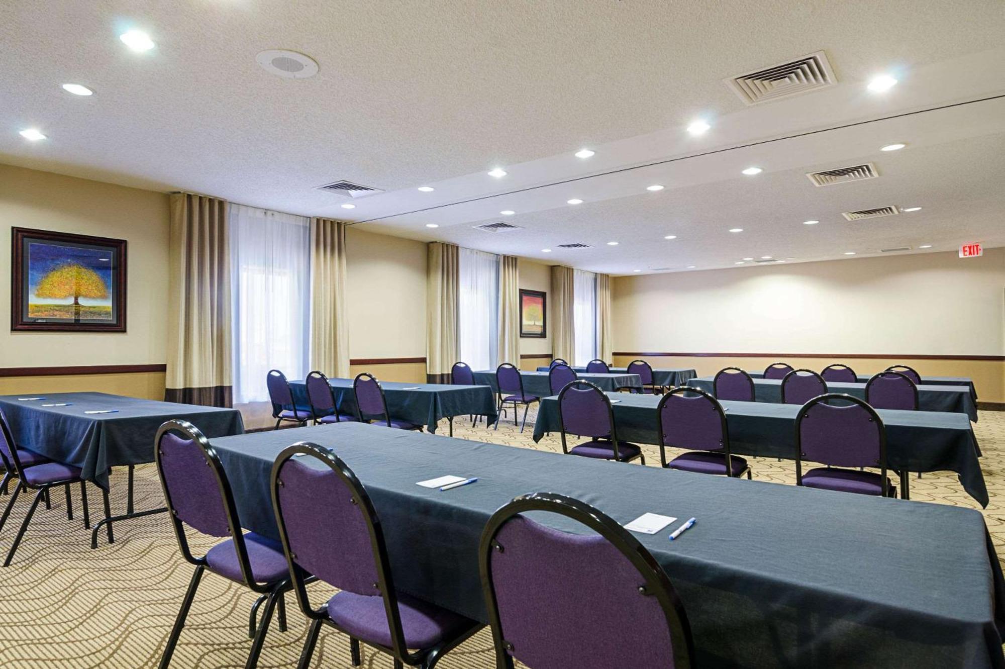 Comfort Inn & Suites Хатчінсон Екстер'єр фото