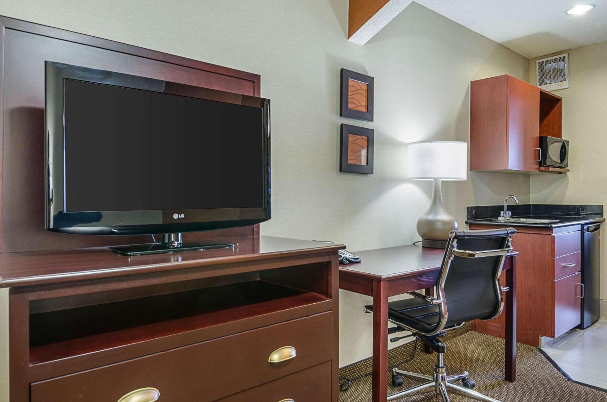 Comfort Inn & Suites Хатчінсон Екстер'єр фото