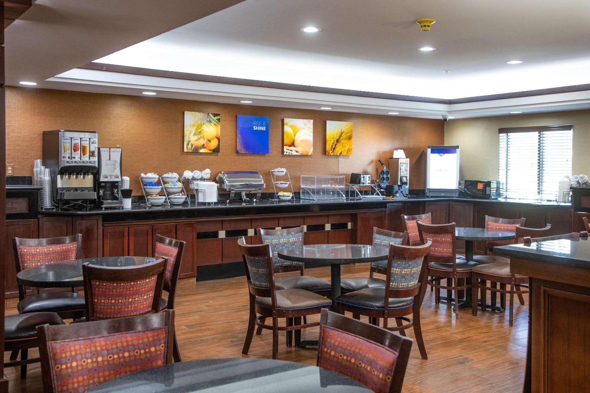 Comfort Inn & Suites Хатчінсон Екстер'єр фото
