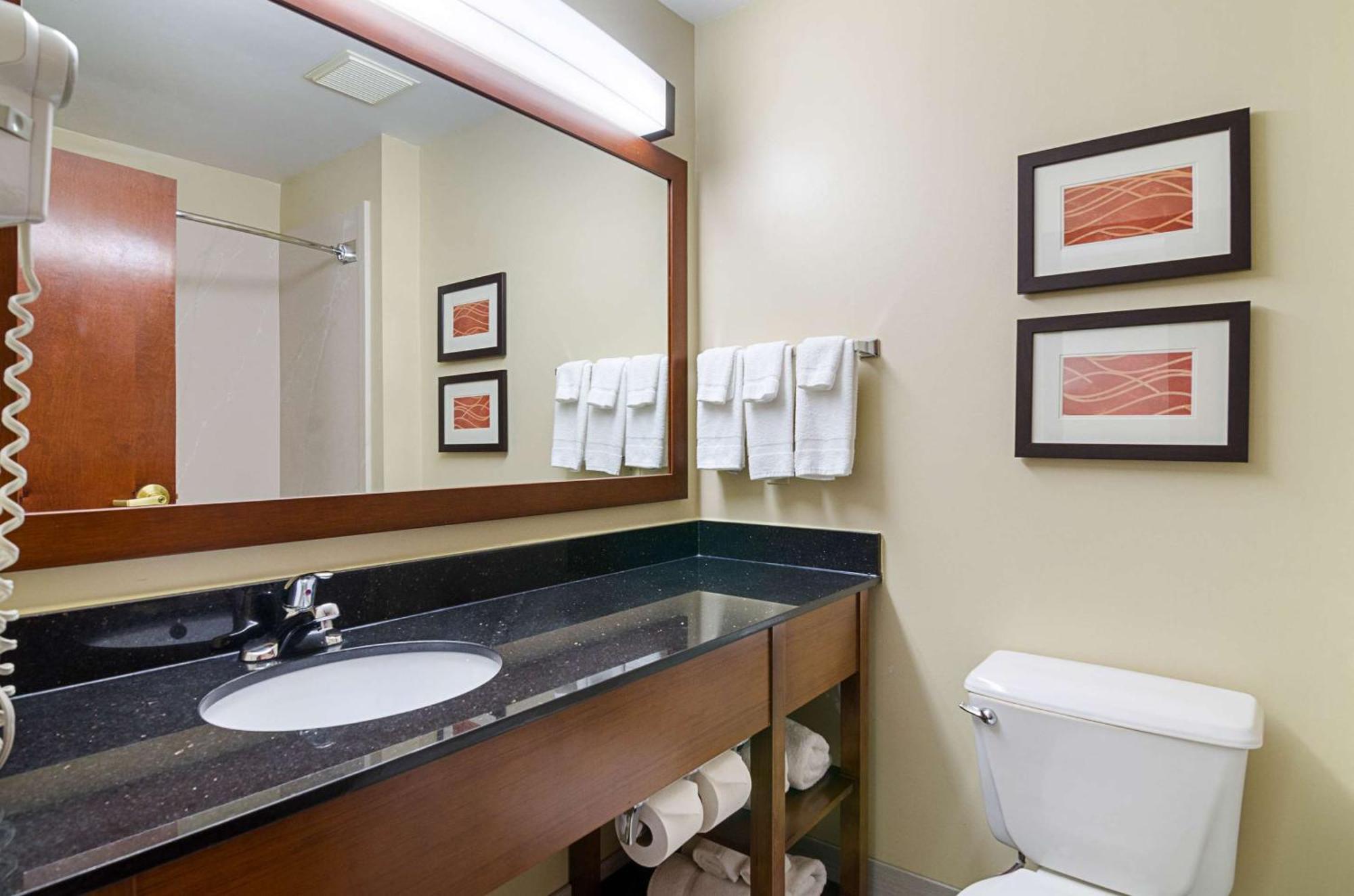 Comfort Inn & Suites Хатчінсон Екстер'єр фото