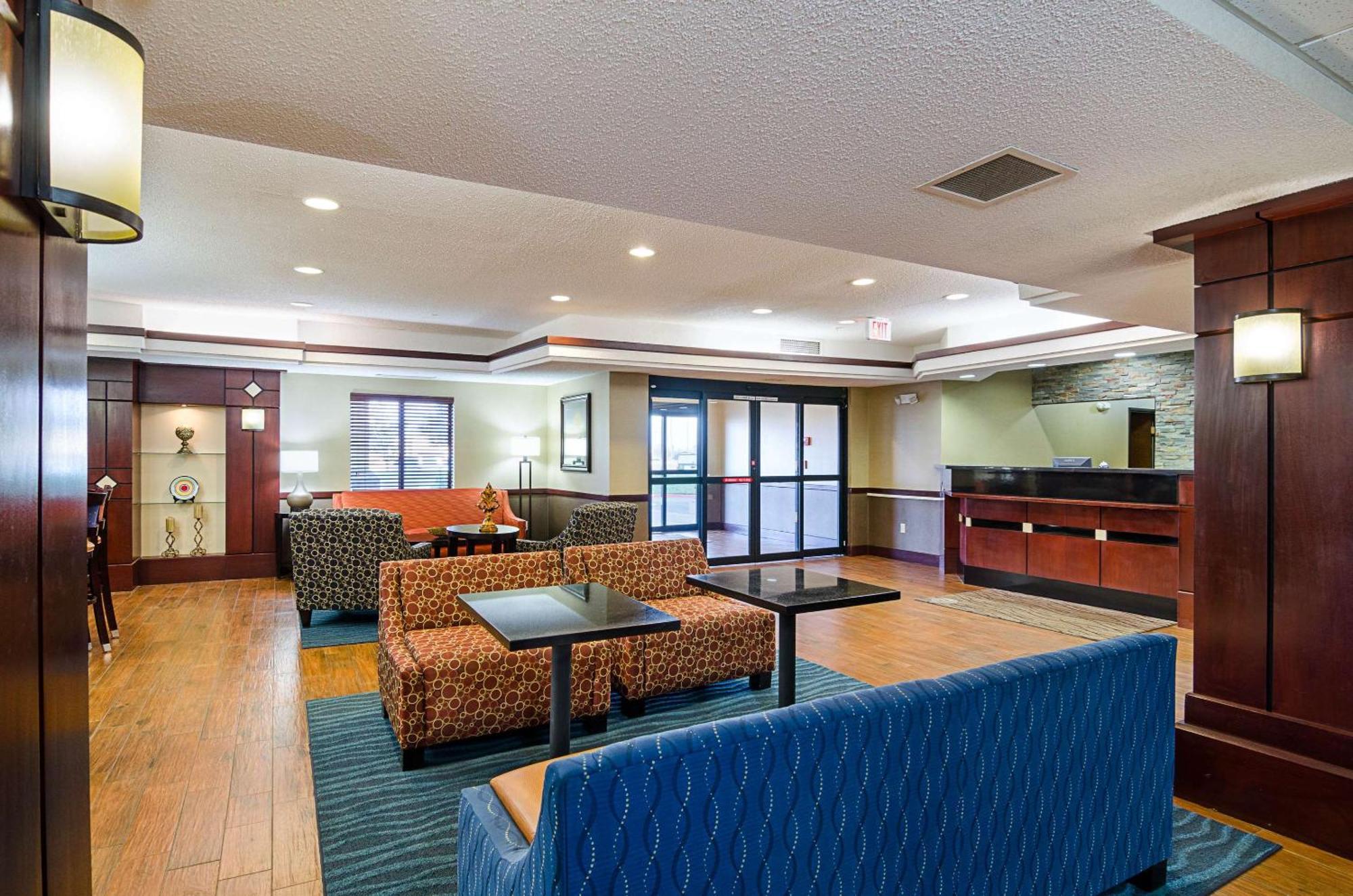 Comfort Inn & Suites Хатчінсон Екстер'єр фото