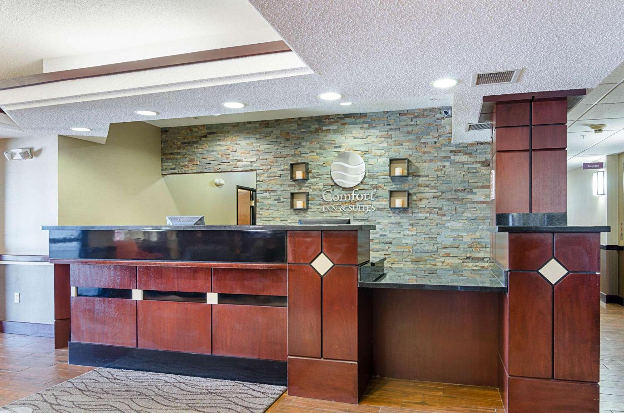 Comfort Inn & Suites Хатчінсон Екстер'єр фото